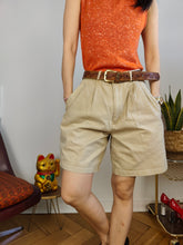 Load image into Gallery viewer, Vintage cotton shorts beige bermuda beige Wallawan 30 S
