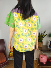 Load image into Gallery viewer, Vintage cotton shirt blouse crazy art print pattern floral flower tie short sleeve S-M
