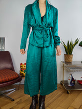Load image into Gallery viewer, Vintage 100% silk set blouse jacket pants culottes turquoise green S-M
