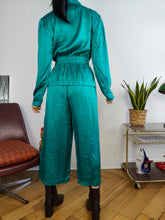 Load image into Gallery viewer, Vintage 100% silk set blouse jacket pants culottes turquoise green S-M
