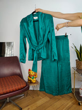 Load image into Gallery viewer, Vintage 100% silk set blouse jacket pants culottes turquoise green S-M
