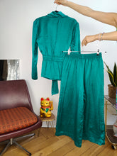 Load image into Gallery viewer, Vintage 100% silk set blouse jacket pants culottes turquoise green S-M
