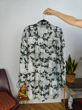 Load image into Gallery viewer, Vintage 100% silk shirt print crazy pattern black white unisex men L
