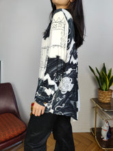 Load image into Gallery viewer, Vintage blouse black white print pattern shirt women M-L
