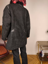 Load image into Gallery viewer, Vintage shearling coat S | black lambskin sheepskin leather sherpa jacket women
