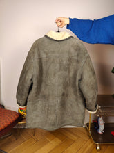 Load image into Gallery viewer, Vintage shearling coat L XL | grey lambskin sheepskin leather sherpa jacket women unisex men
