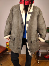 Load image into Gallery viewer, Vintage shearling coat L XL | grey lambskin sheepskin leather sherpa jacket women unisex men
