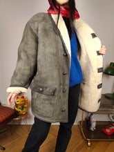 Load image into Gallery viewer, Vintage shearling coat L XL | grey lambskin sheepskin leather sherpa jacket women unisex men

