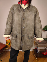 Load image into Gallery viewer, Vintage shearling coat L XL | grey lambskin sheepskin leather sherpa jacket women unisex men
