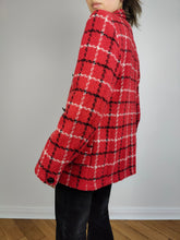 Lade das Bild in den Galerie-Viewer, Der karierte Blazer aus roter Wolle | Vintage-Jacke aus Wollmischung, rot, schwarz, weiß, Schottenkaro, karierter Tweed-Look, Italien, S
