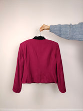 Load image into Gallery viewer, The Wool Pink Magenta Short Blazer Jacket | Vintage 80s pure virgin wool velvet collar crop jacket made in Italy M
