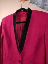 Load image into Gallery viewer, The Wool Pink Magenta Short Blazer Jacket | Vintage 80s pure virgin wool velvet collar crop jacket made in Italy M
