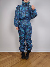 Load image into Gallery viewer, The Blue Star Ski Suit | Vintage 90s retro snow snowboard winter sport onesie overall jumpsuit woman camouflage pattern Kananaski Country Finland EU36 IT42 F38 UK10 US8 S
