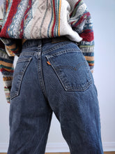 Load image into Gallery viewer, The Levi&#39;s Blue Grey 881 | Vintage Levi&#39;s 881 straight fit dark blue gray denim jeans pants high waist mom jeans XS W28 L30
