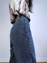 Load image into Gallery viewer, The Levi&#39;s Blue Grey 881 | Vintage Levi&#39;s 881 straight fit dark blue gray denim jeans pants high waist mom jeans XS W28 L30
