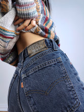 Load image into Gallery viewer, The Levi&#39;s Blue Grey 881 | Vintage Levi&#39;s 881 straight fit dark blue gray denim jeans pants high waist mom jeans XS W28 L30
