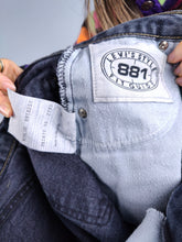 Load image into Gallery viewer, The Levi&#39;s Blue Grey 881 | Vintage Levi&#39;s 881 straight fit dark blue gray denim jeans pants high waist mom jeans XS W28 L30
