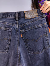 Load image into Gallery viewer, The Levi&#39;s Blue Grey 881 | Vintage Levi&#39;s 881 straight fit dark blue gray denim jeans pants high waist mom jeans XS W28 L30
