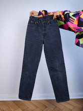 Load image into Gallery viewer, The Levi&#39;s Blue Grey 881 | Vintage Levi&#39;s 881 straight fit dark blue gray denim jeans pants high waist mom jeans XS W28 L30
