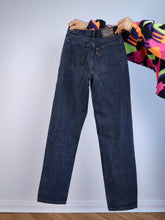 Load image into Gallery viewer, The Levi&#39;s Blue Grey 881 | Vintage Levi&#39;s 881 straight fit dark blue gray denim jeans pants high waist mom jeans XS W28 L30
