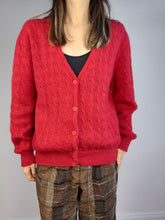Lade das Bild in den Galerie-Viewer, Der Wool Lucky Red Cardigan | Vintage Premium Wolle Zopfmuster gestrickte Pulloverjacke SM
