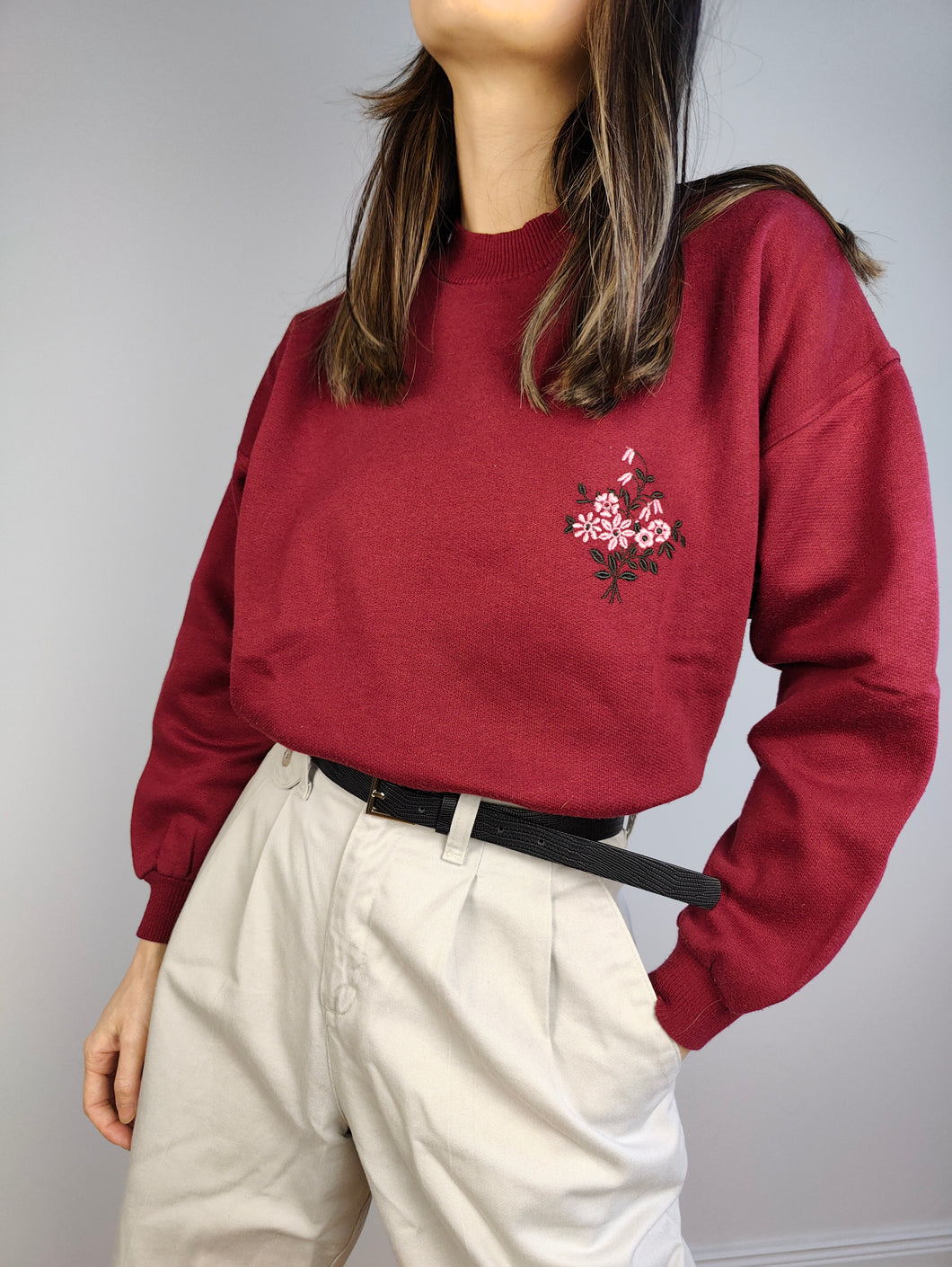 The Burgundy Sweatshirt | Vintage red flower embroidery sweater pullover S
