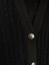 Lade das Bild in den Galerie-Viewer, Die schwarze dicke Strickjacke | Vintage schlichte schwarze Strickpulloverjacke M
