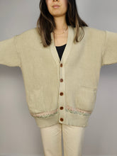 Lade das Bild in den Galerie-Viewer, Der cremefarbene gerippte Cardigan aus Baumwolle | Vintage-Strickpulloverjacke aus weiß-beige-elfenbeinfarbenem Muster GB Pedrini L-XL
