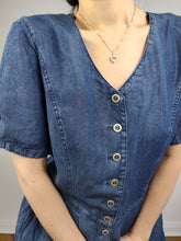 Lade das Bild in den Galerie-Viewer, Das dunkelblaue Maxi-Jeanshemdkleid | Vintage 90er Jahre Jeans Button Down Frühling Sommer Kurzarm langes Kleid S
