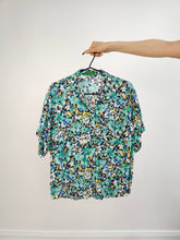 Load image into Gallery viewer, The Blue Floral Pattern Blouse | Vintage Mandarine small flower petite fleur print pattern short sleeve women shirt M
