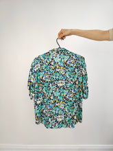 Load image into Gallery viewer, The Blue Floral Pattern Blouse | Vintage Mandarine small flower petite fleur print pattern short sleeve women shirt M
