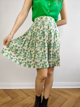Load image into Gallery viewer, The Green Cream Floral Plisse Skirt | Vintage pleated small flower petit fleur print pattern mini midi length white purple DE40 M
