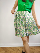 Load image into Gallery viewer, The Green Cream Floral Plisse Skirt | Vintage pleated small flower petit fleur print pattern mini midi length white purple DE40 M
