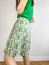 Load image into Gallery viewer, The Green Cream Floral Plisse Skirt | Vintage pleated small flower petit fleur print pattern mini midi length white purple DE40 M
