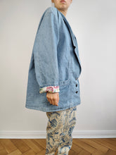 Load image into Gallery viewer, The Blue Denim Floral Lining Blazer Jacket | Vintage Alber Delle Fragole jeans floral lined oversized jacket M-L
