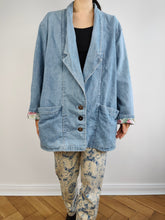 Load image into Gallery viewer, The Blue Denim Floral Lining Blazer Jacket | Vintage Alber Delle Fragole jeans floral lined oversized jacket M-L
