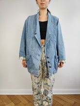 Load image into Gallery viewer, The Blue Denim Floral Lining Blazer Jacket | Vintage Alber Delle Fragole jeans floral lined oversized jacket M-L
