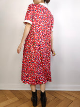 Lade das Bild in den Galerie-Viewer, Das rote Kleid mit Speckle-Print | Langes, kurzärmliges Midikleid aus dehnbarem Stoff mit Vintage-Muster, Größe S
