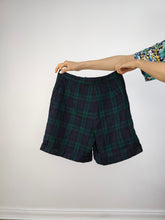 Lade das Bild in den Galerie-Viewer, Die grün-blauen Tartan-Karo-Shorts | Bermuda-Shorts mit Vintage-Karomuster und Karomuster, Hose S

