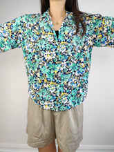 Load image into Gallery viewer, The Blue Floral Pattern Blouse | Vintage Mandarine small flower petite fleur print pattern short sleeve women shirt M
