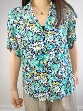 Load image into Gallery viewer, The Blue Floral Pattern Blouse | Vintage Mandarine small flower petite fleur print pattern short sleeve women shirt M
