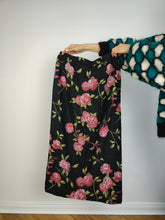 Load image into Gallery viewer, The Linen Black Rose Long Skirt | Vintage Bryna M flower floral print pattern maxi black red DE44 I50 M-L
