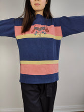 Lade das Bild in den Galerie-Viewer, Der Iceberg Sport Eisstrickpullover | Vintage Designer Iceberg Stickerei besticktes Sweatshirt Pullover Pullover blau rosa Damen M
