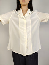 Load image into Gallery viewer, The Silk Cream Plain Short Sleeve Blouse | Vintage Cherie Salso Maggione shirt white ivory creme beige women M
