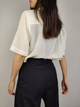 Load image into Gallery viewer, The Silk Cream Plain Short Sleeve Blouse | Vintage Cherie Salso Maggione shirt white ivory creme beige women M
