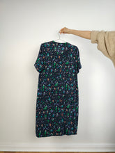 Lade das Bild in den Galerie-Viewer, Das seidenblaue Kleid mit Speckle-Muster | Vintage Samara von Silene Confezioni, hergestellt in Italien, Midikleid mit Seidendruck, Größe S
