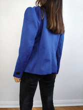 Lade das Bild in den Galerie-Viewer, Die Electric Blue Blazer-Jacke | Vintage 80er Max Dine Jacke mit schwarzem Kragen, hergestellt in Italien M
