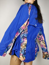 Load image into Gallery viewer, The Blue Mania | Vintage lightweight crazy pattern blue pink floral parka track jacket M-L
