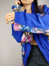 Load image into Gallery viewer, The Blue Mania | Vintage lightweight crazy pattern blue pink floral parka track jacket M-L
