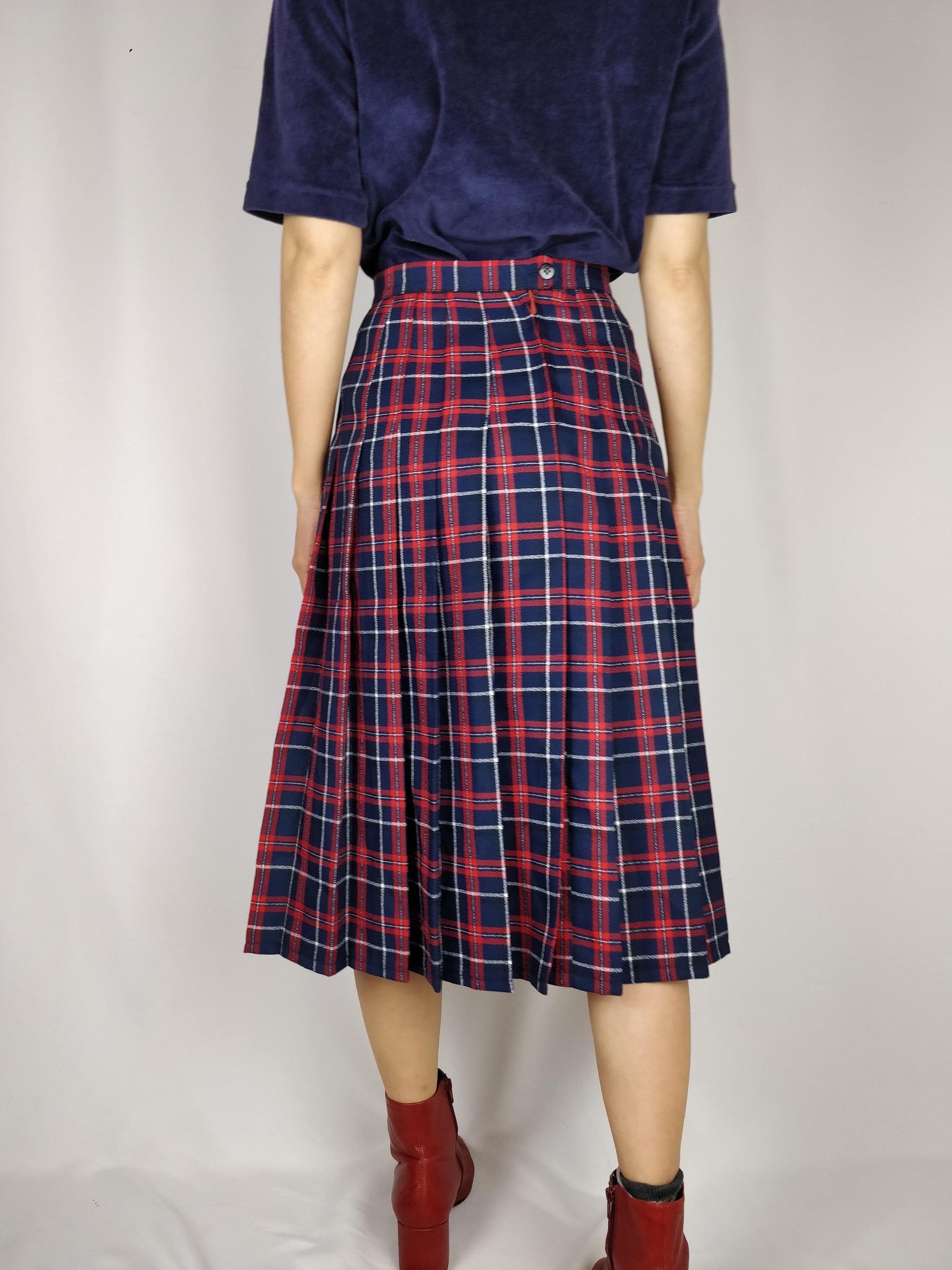 The Navy Red Tartan Skirt  Vintage checker plaid pleated kilt